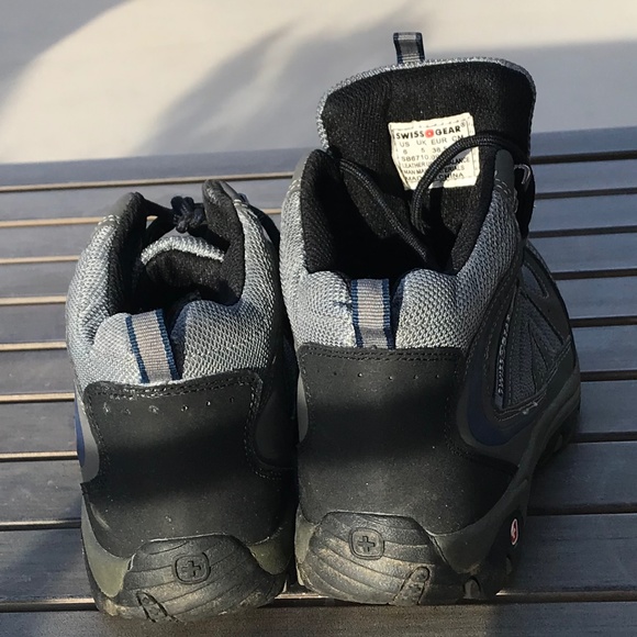 SWISS GEAR OUTERWEAR BOYS BOOTS SZ 6 EUC - Picture 6 of 6